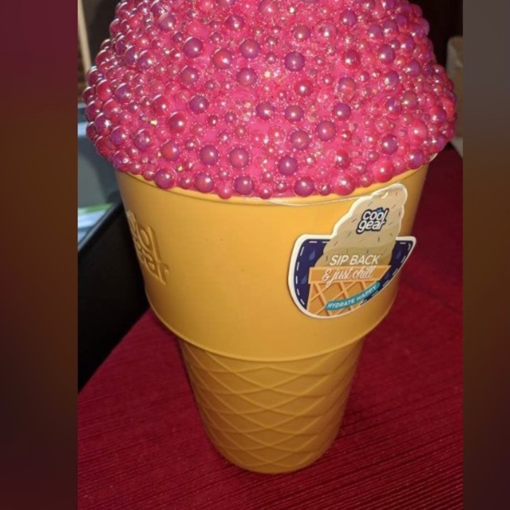 GIANT ICE CREAM STYLE SIPPER WITH STRAW